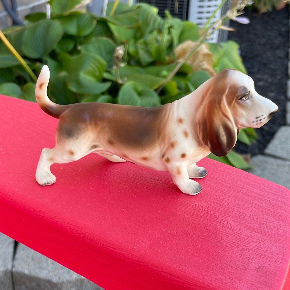 DAVAR Originals Japan Ceramic Bassett Hound Dog Figurine Figure Vintage MCM